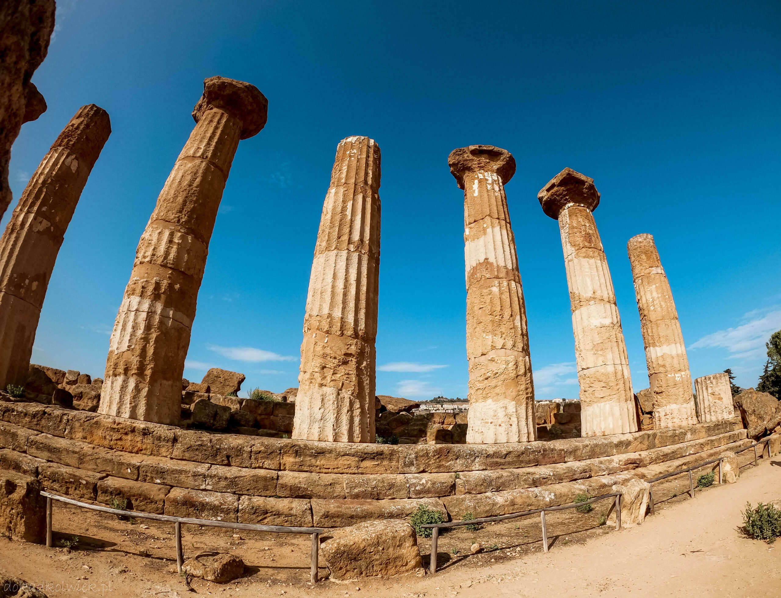 Świątynia Herkulesa, Posąg Ikara wykonany z brązu, Agrigento, Valley of Temples, Valle dei Templi, Sycylia, greckie świątynie na Sycylii