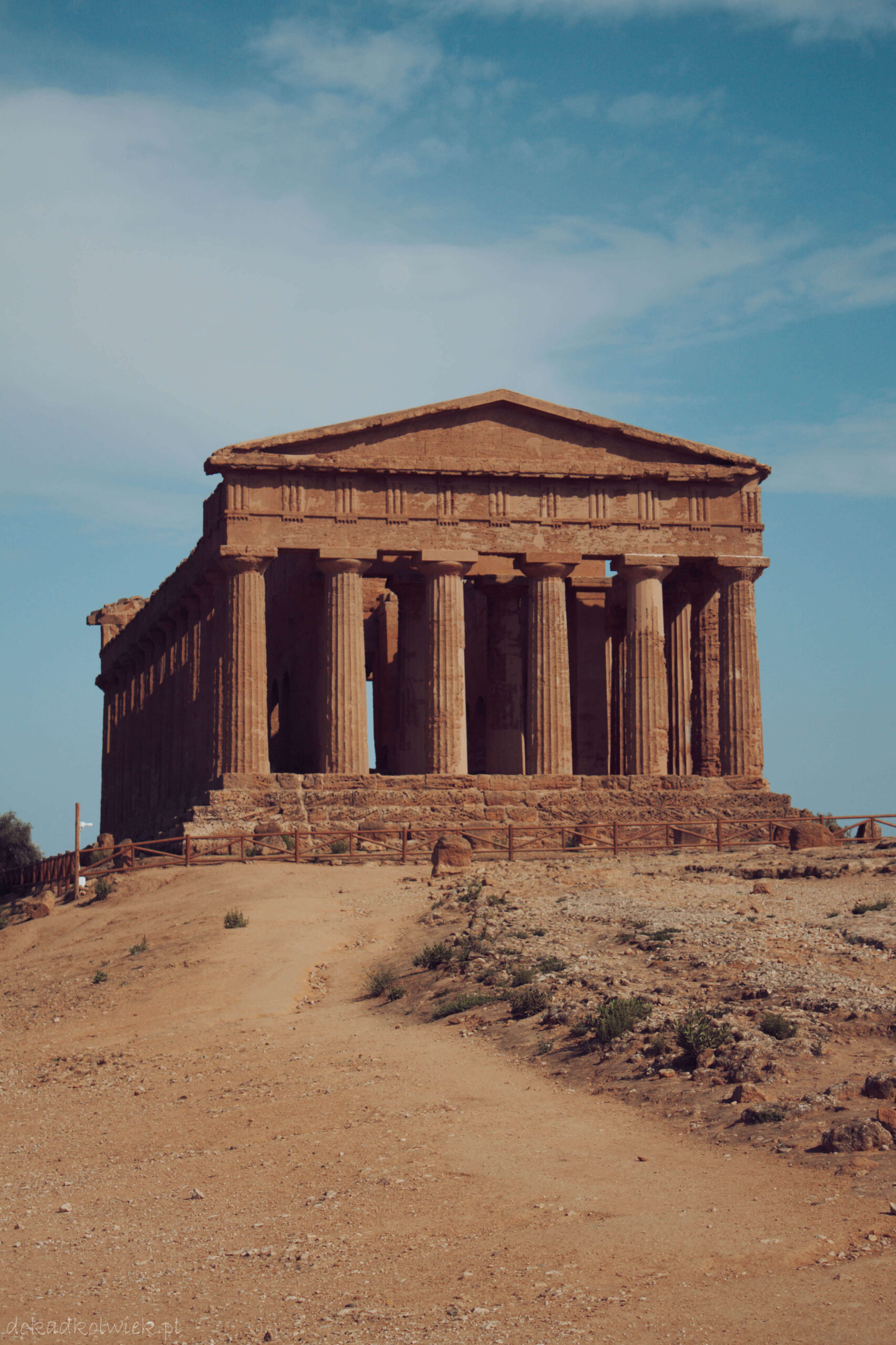 Świątynia Concordia, Posąg Ikara wykonany z brązu, Agrigento, Valley of Temples, Valle dei Templi, Sycylia, greckie świątynie na Sycylii